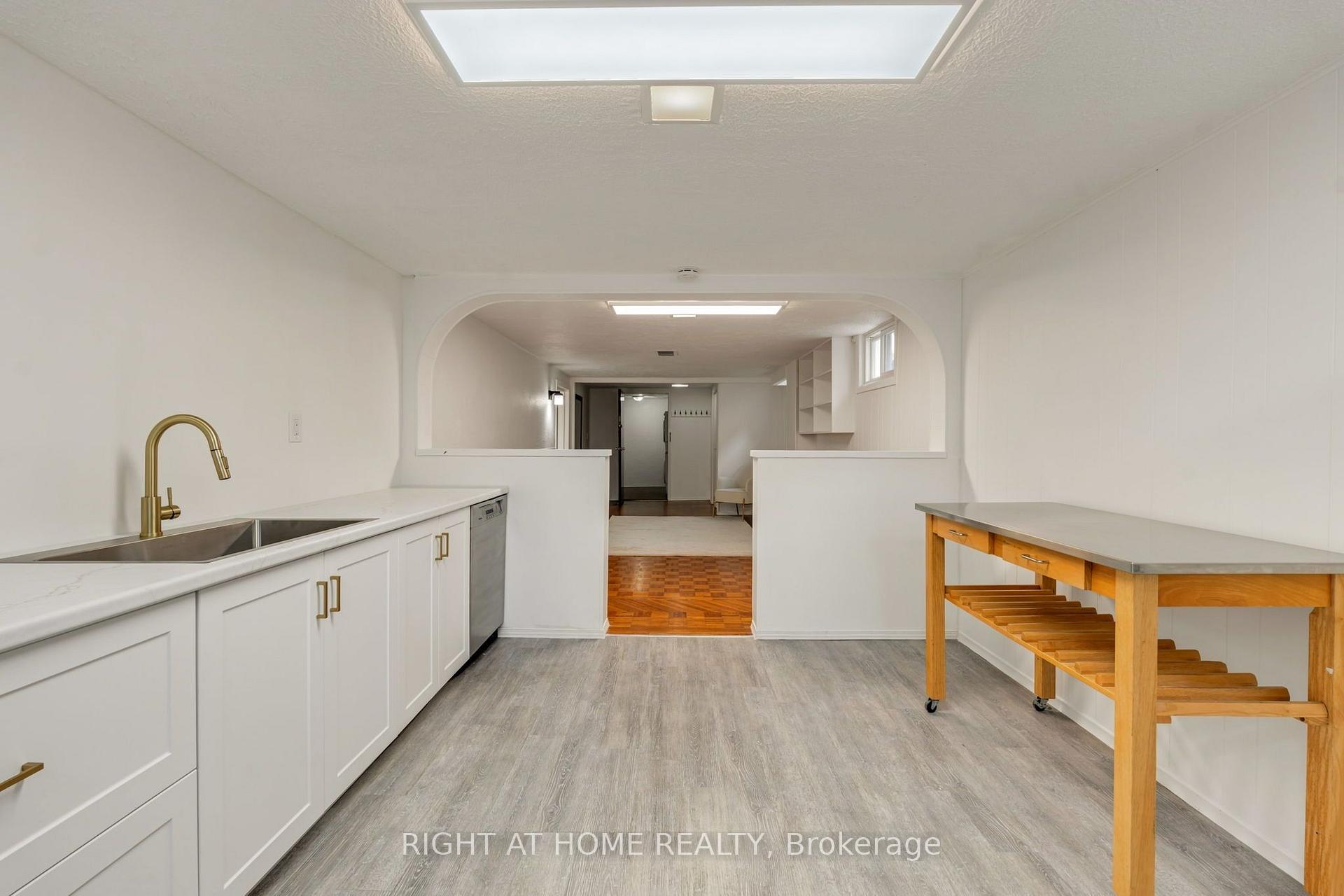 Photo 24 of 1302 Redbank Crescent, Oakville, College Park — HOMEH
