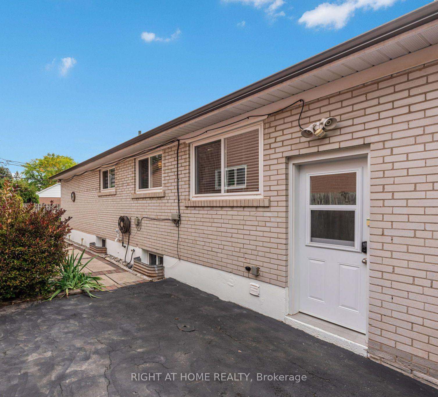 Photo 32 of 1302 Redbank Crescent, Oakville, College Park — HOMEH