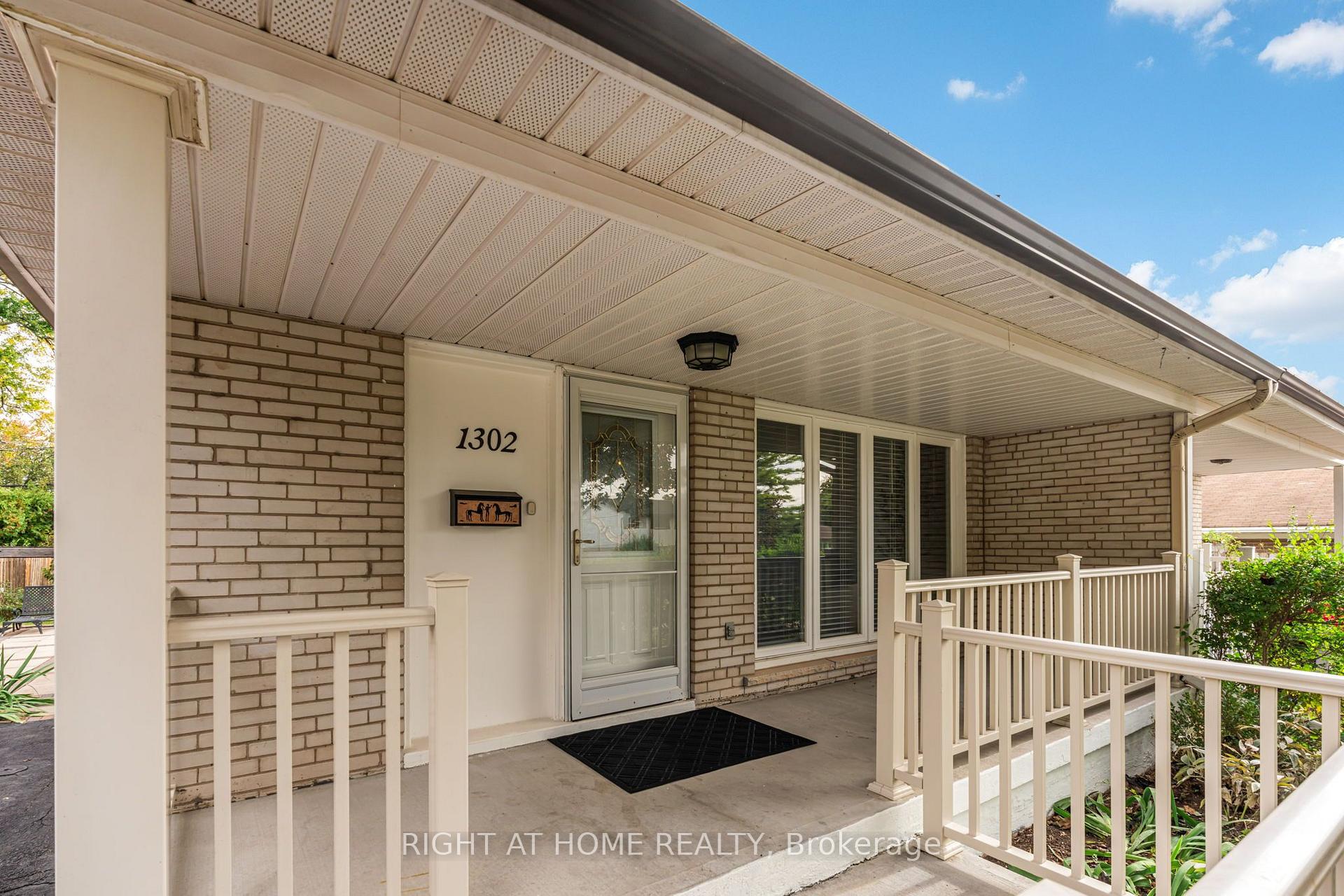 Photo 37 of 1302 Redbank Crescent, Oakville, College Park — HOMEH