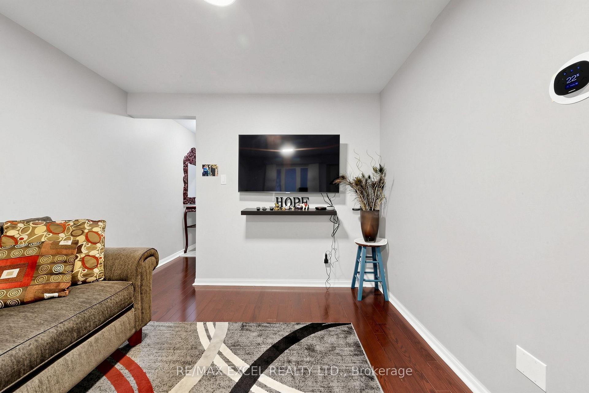 Photo 6 of 24 Redheugh Crescent, Scarborough, Steeles — HOMEH