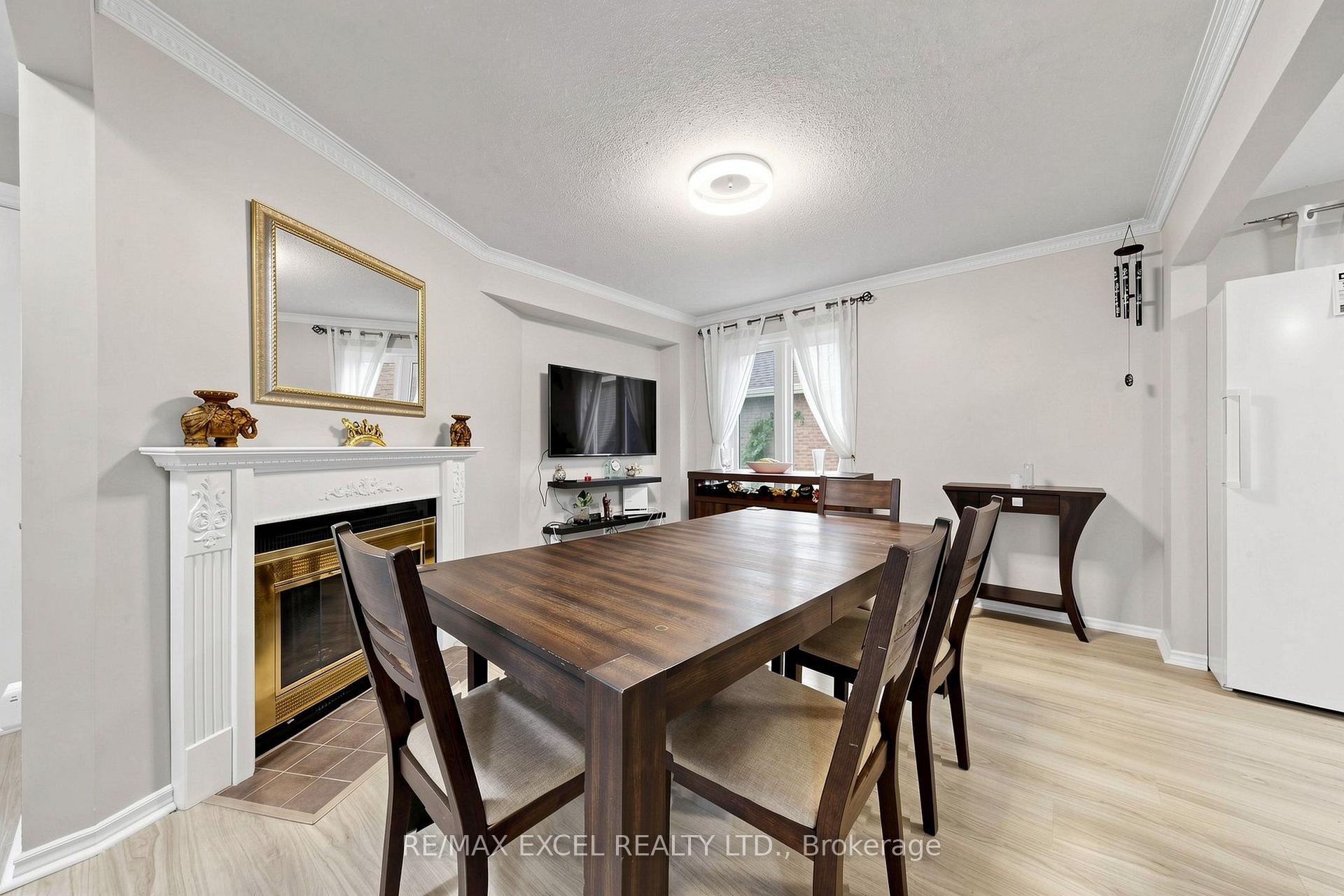 Photo 8 of 24 Redheugh Crescent, Scarborough, Steeles — HOMEH