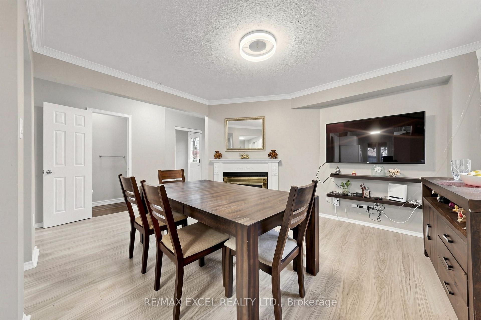 Photo 9 of 24 Redheugh Crescent, Scarborough, Steeles — HOMEH