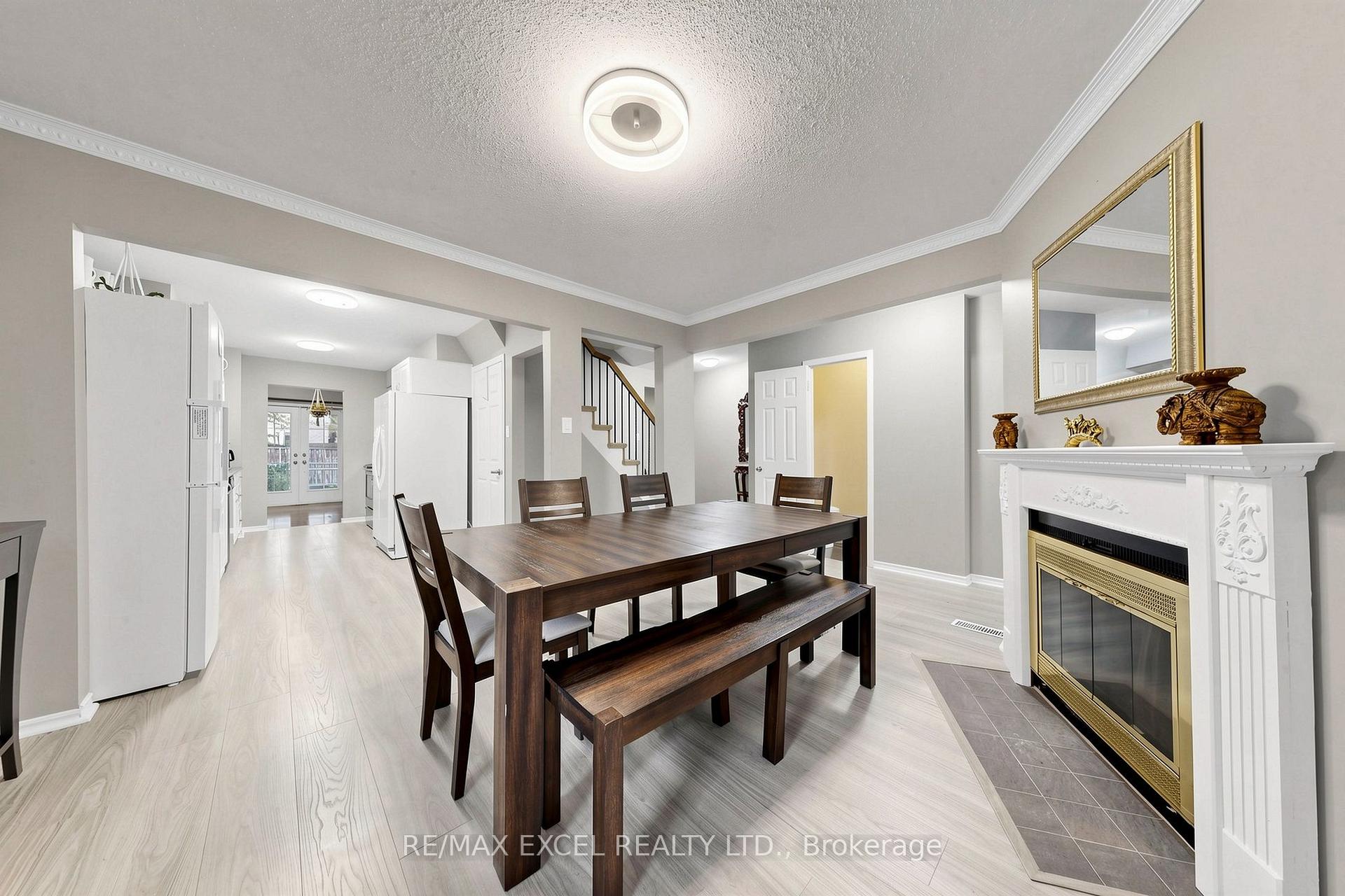 Photo 12 of 24 Redheugh Crescent, Scarborough, Steeles — HOMEH