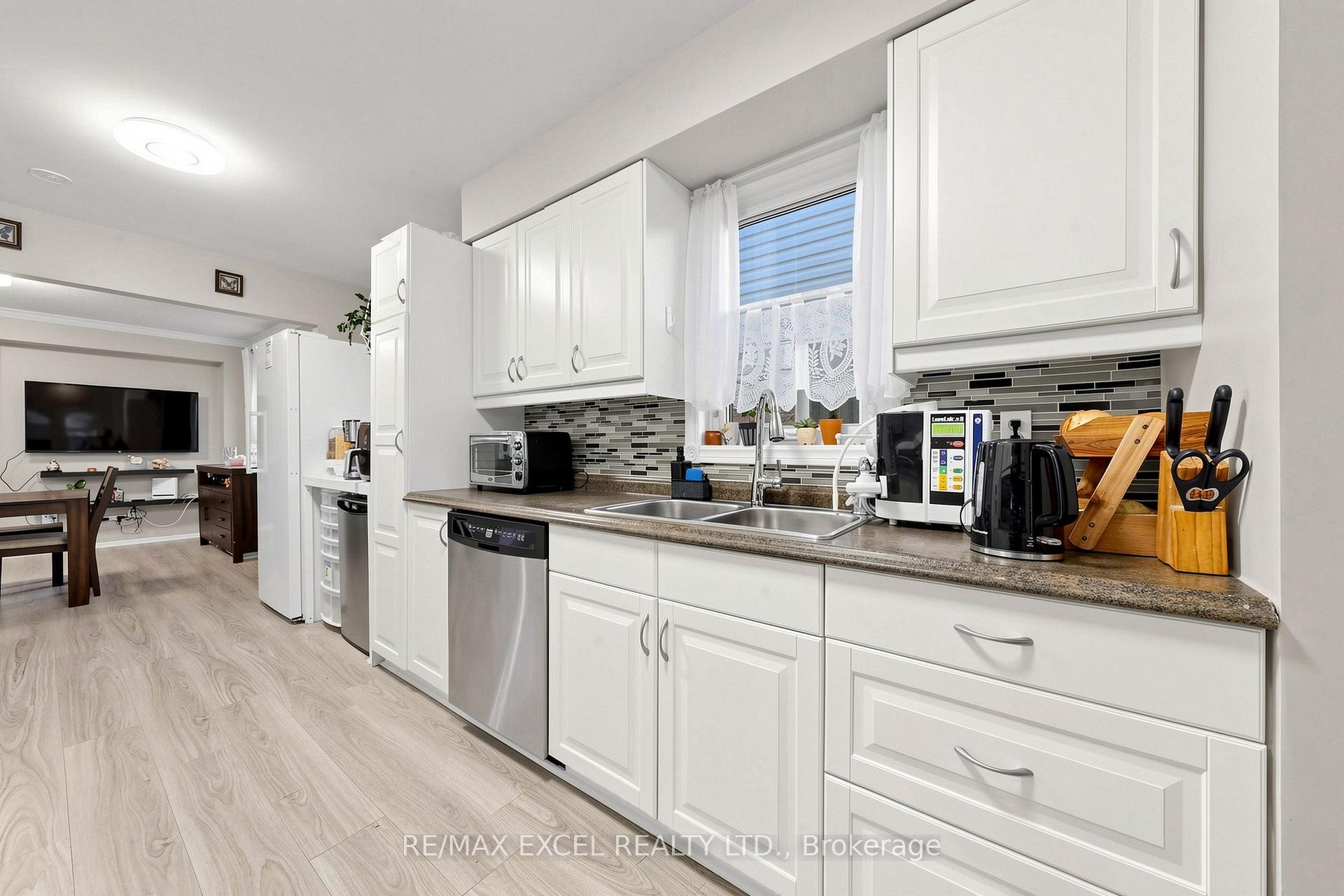 Photo 17 of 24 Redheugh Crescent, Scarborough, Steeles — HOMEH