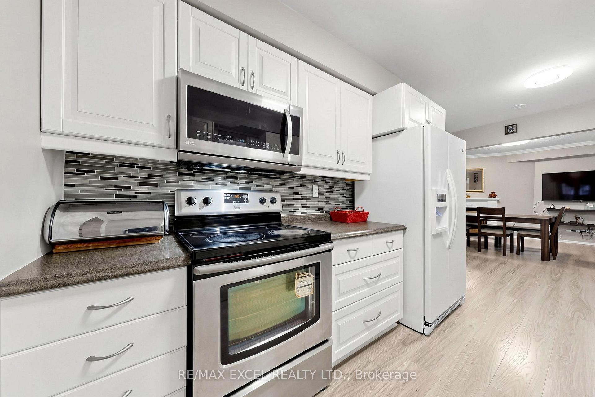 Photo 18 of 24 Redheugh Crescent, Scarborough, Steeles — HOMEH