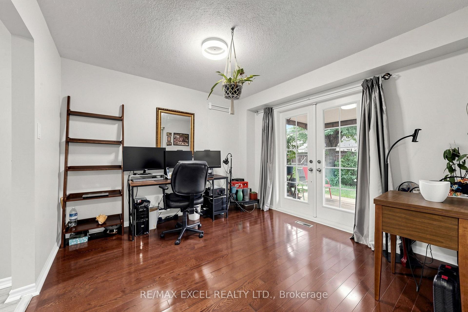 Photo 21 of 24 Redheugh Crescent, Scarborough, Steeles — HOMEH