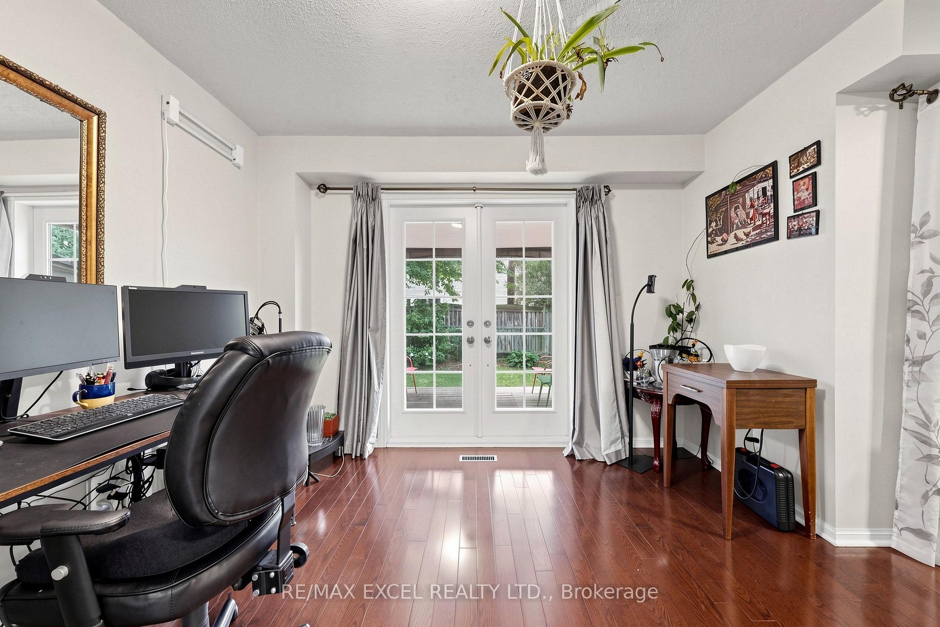 Photo 22 of 24 Redheugh Crescent, Scarborough, Steeles — HOMEH