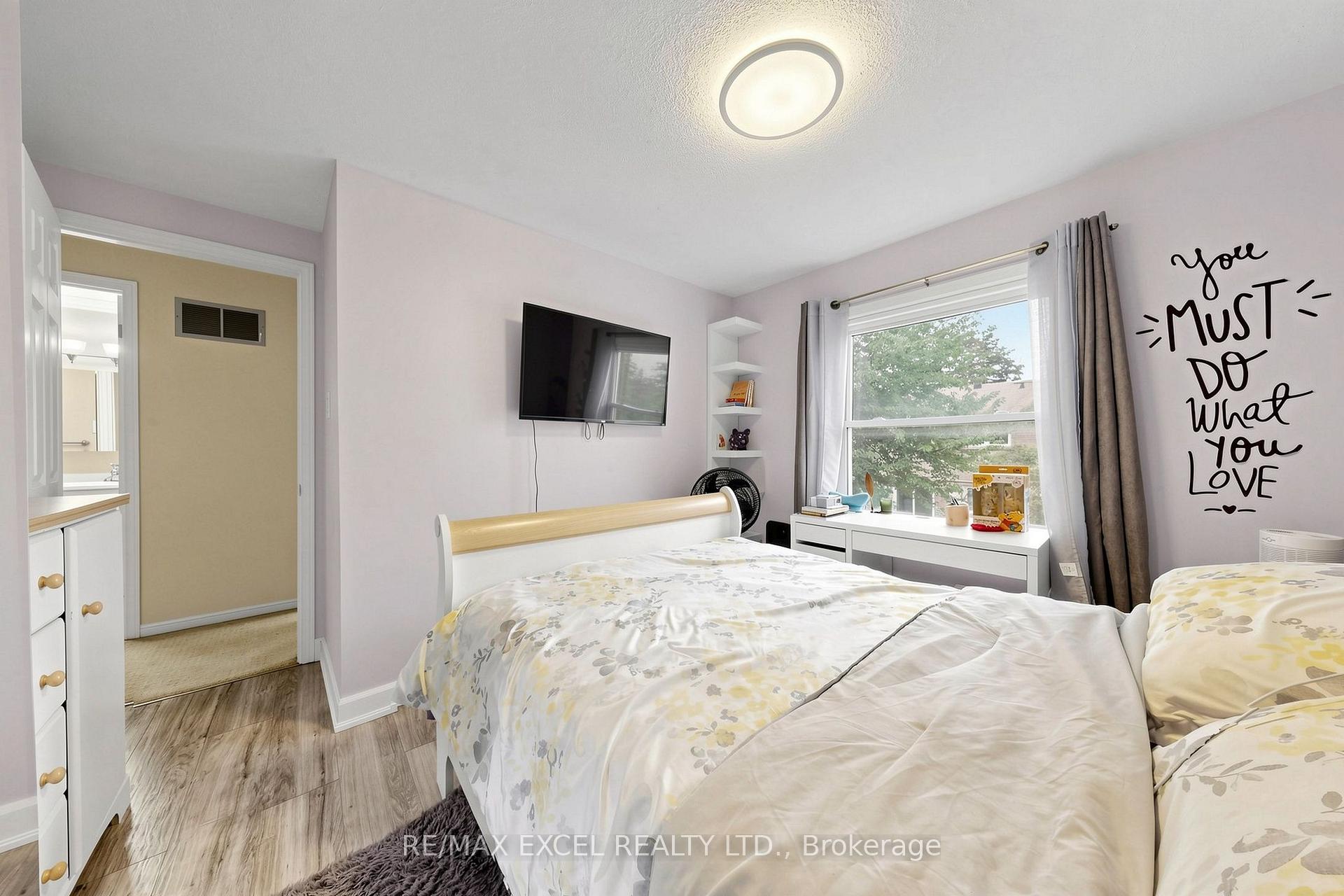 Photo 37 of 24 Redheugh Crescent, Scarborough, Steeles — HOMEH