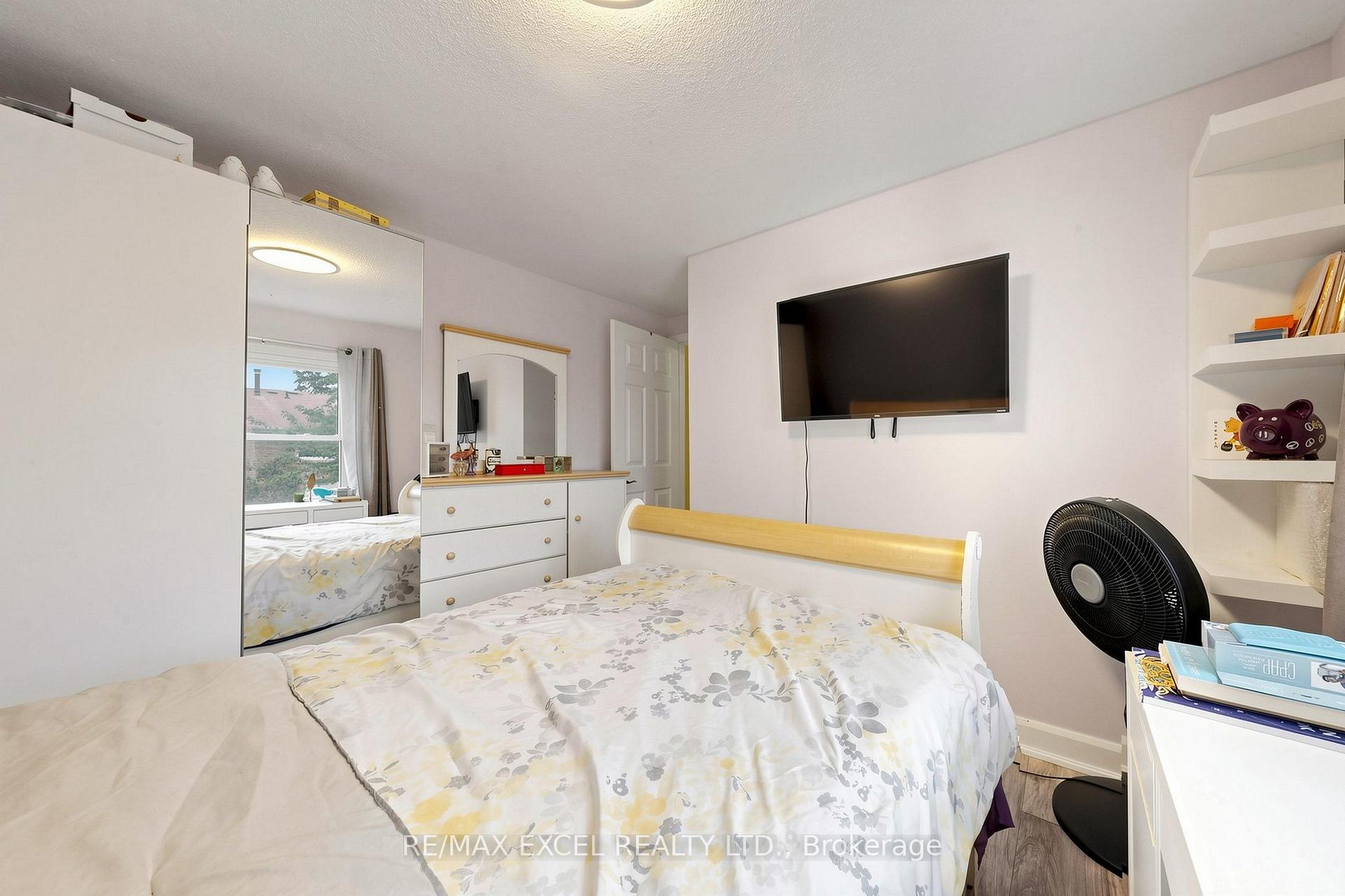 Photo 38 of 24 Redheugh Crescent, Scarborough, Steeles — HOMEH