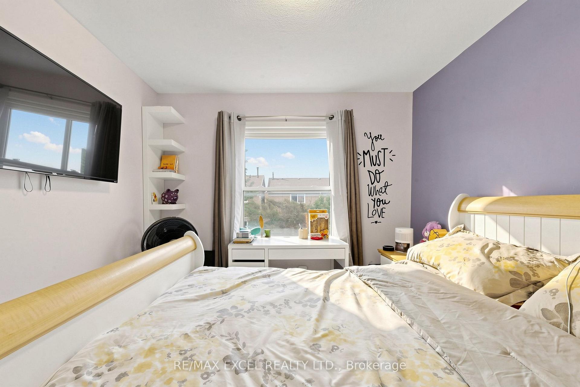 Photo 39 of 24 Redheugh Crescent, Scarborough, Steeles — HOMEH