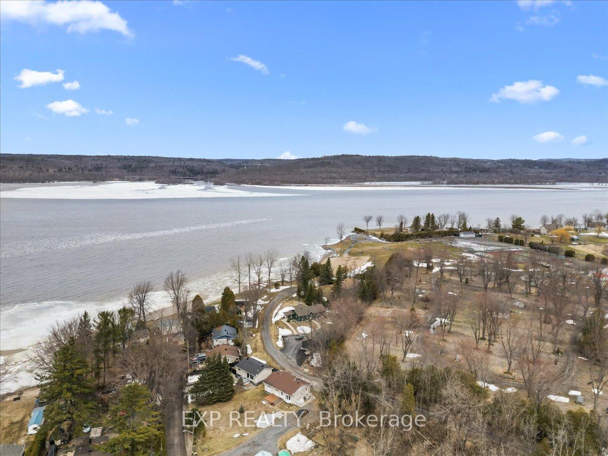Photo 41 of 46 Dufour Street, Champlain, L'Orignal — HOMEH