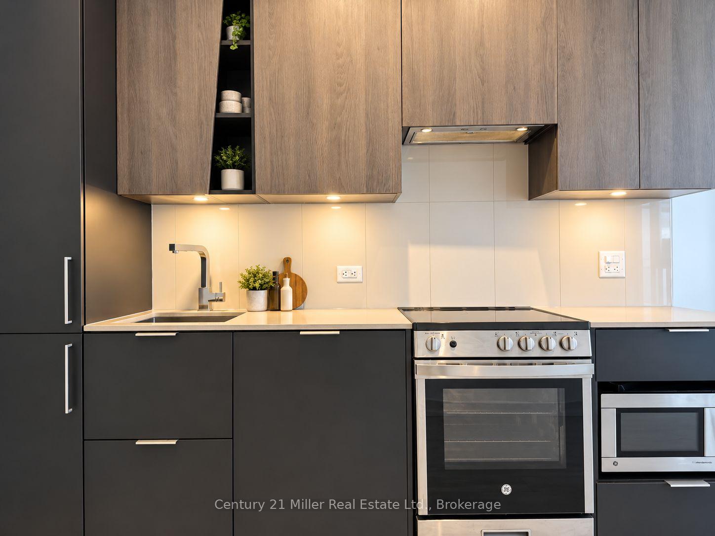 Photo 5 of Unit 3413, 3900 Confederation Parkway, Mississauga, City Centre — HOMEH