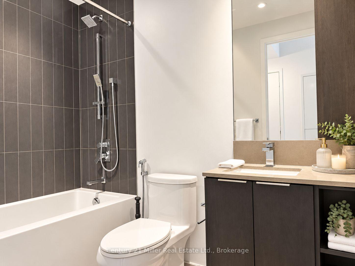 Photo 16 of Unit 3413, 3900 Confederation Parkway, Mississauga, City Centre — HOMEH