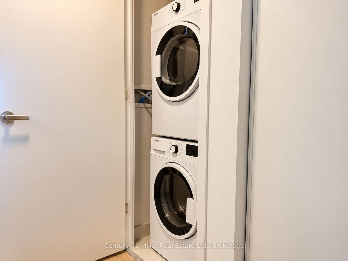 Photo 17 of Unit 3413, 3900 Confederation Parkway, Mississauga, City Centre — HOMEH