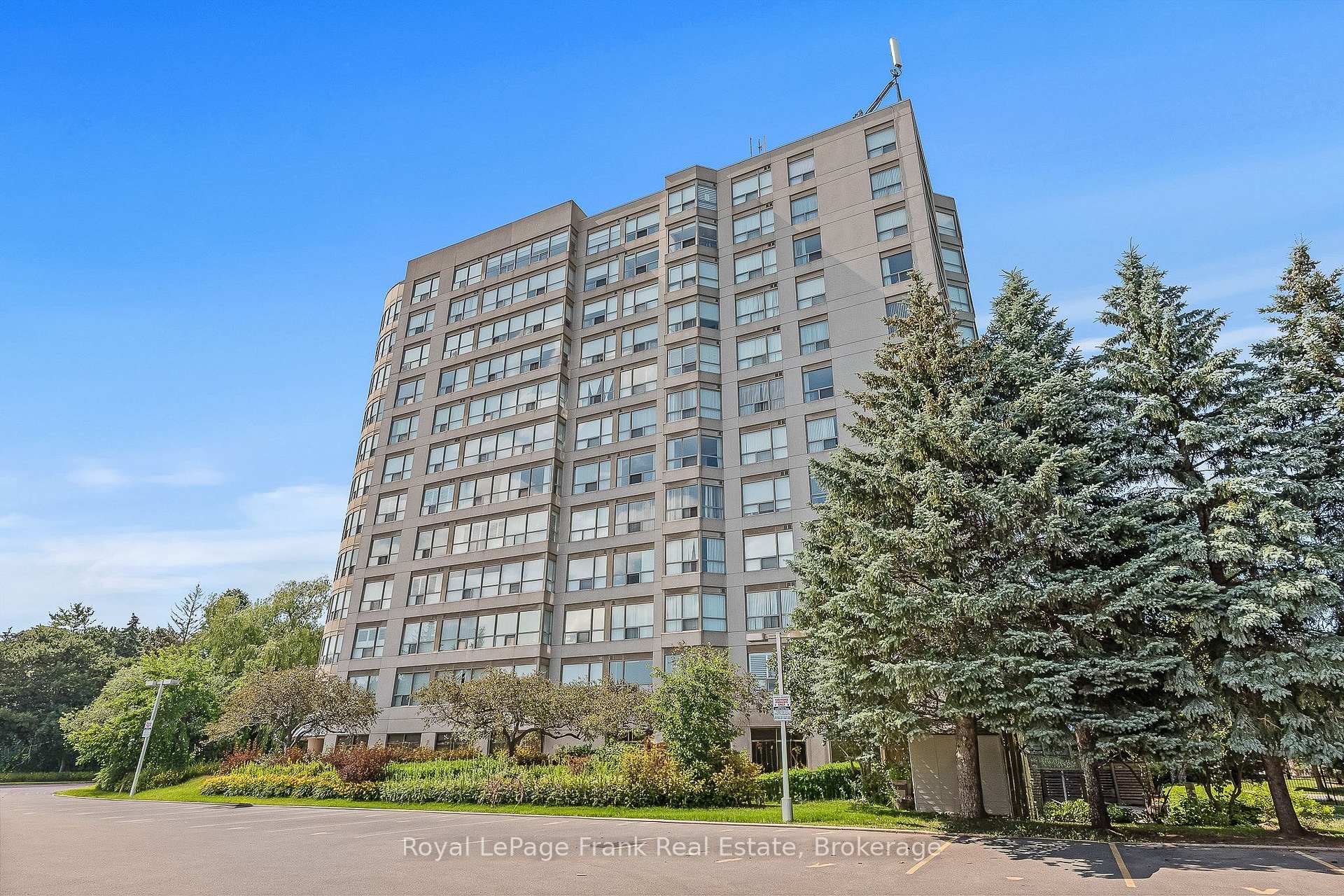 Photo 2 of Unit 602, 712 Rossland Road E, Whitby, Pringle Creek — HOMEH