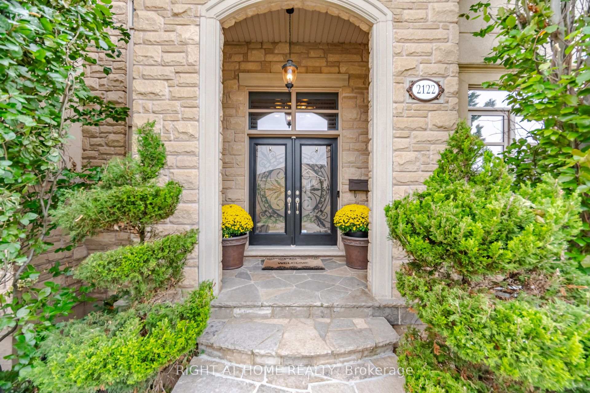 Photo 5 of 2122 Law Hill Gate, Oakville, Bronte Creek — HOMEH