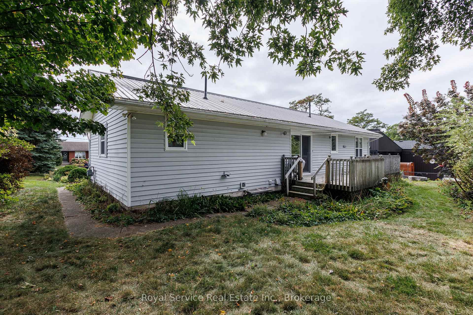 Photo 4 of 6 Clifton Road, Port Hope — HOMEH
