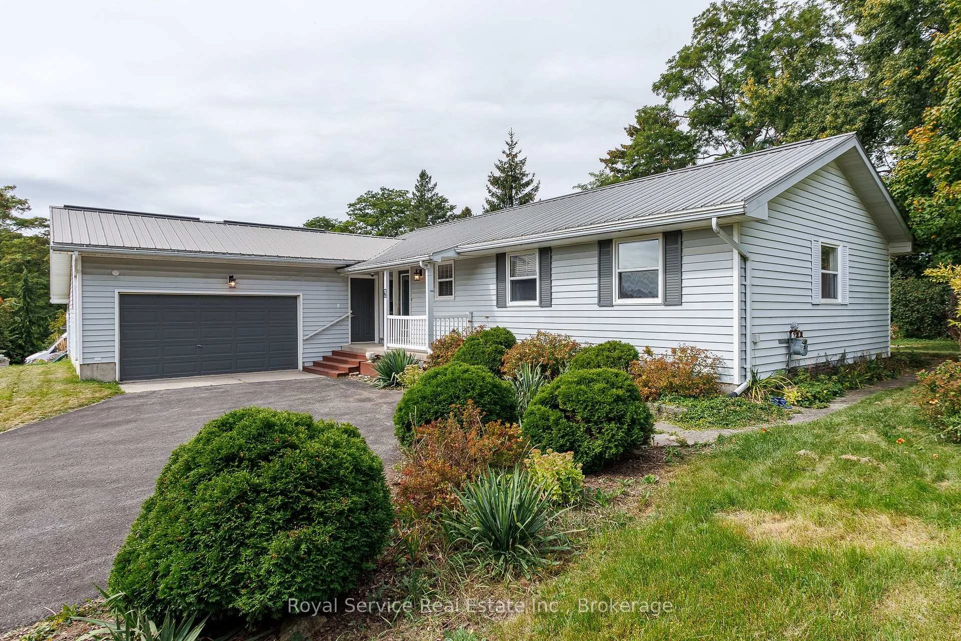 Photo 3 of 6 Clifton Road, Port Hope — HOMEH