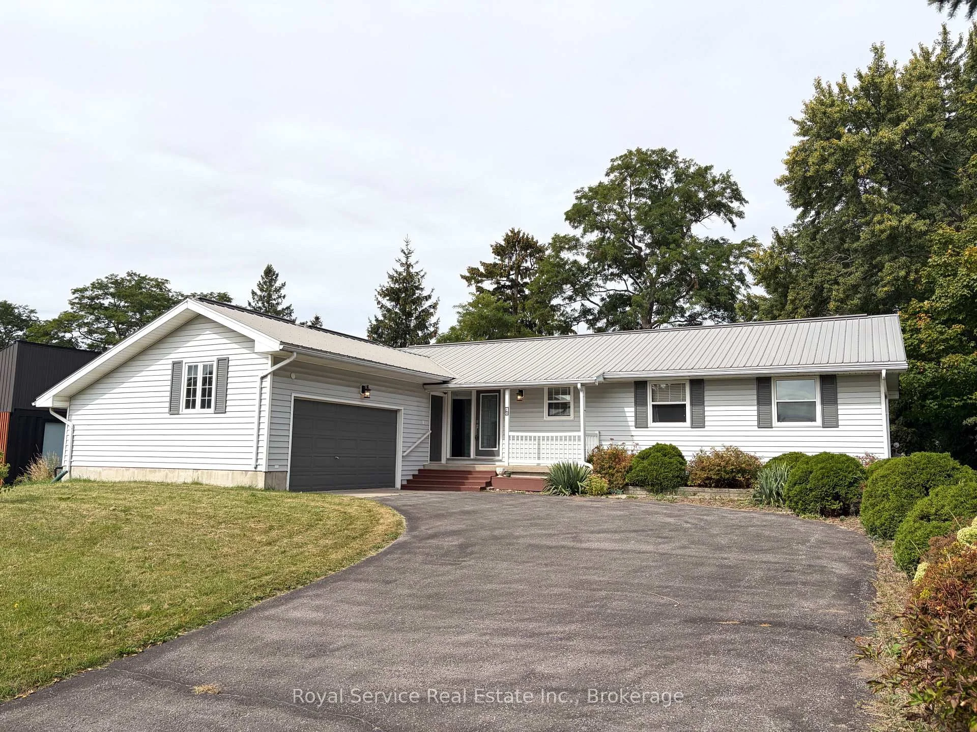 Photo 35 of 6 Clifton Road, Port Hope — HOMEH