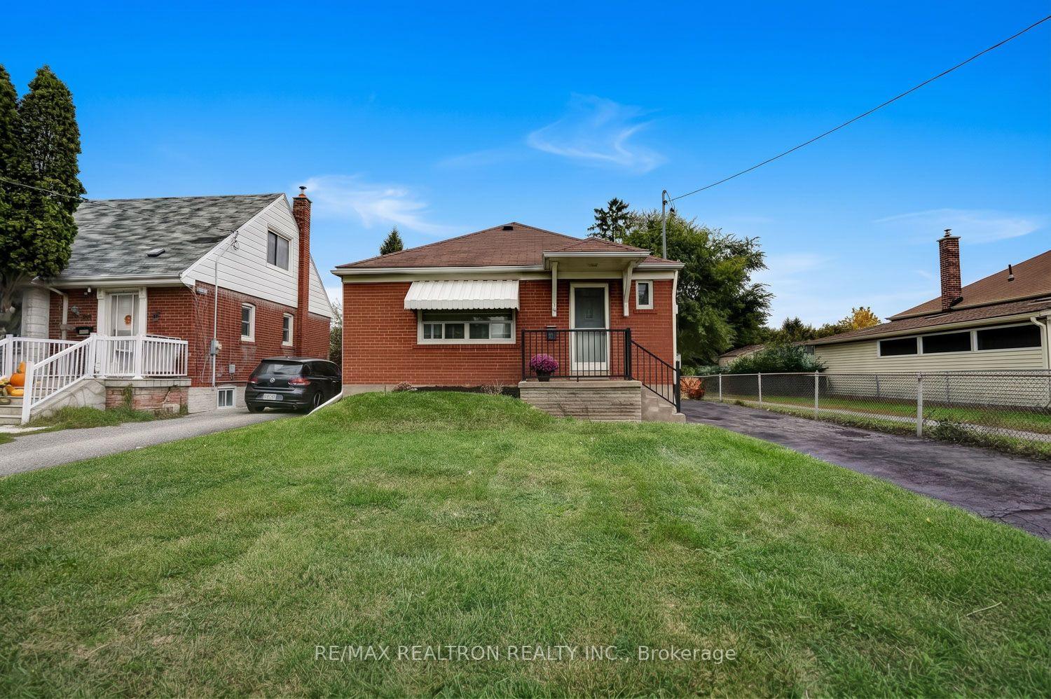 Photo 3 of 139 Tower Drive, Scarborough, Wexford-Maryvale — HOMEH