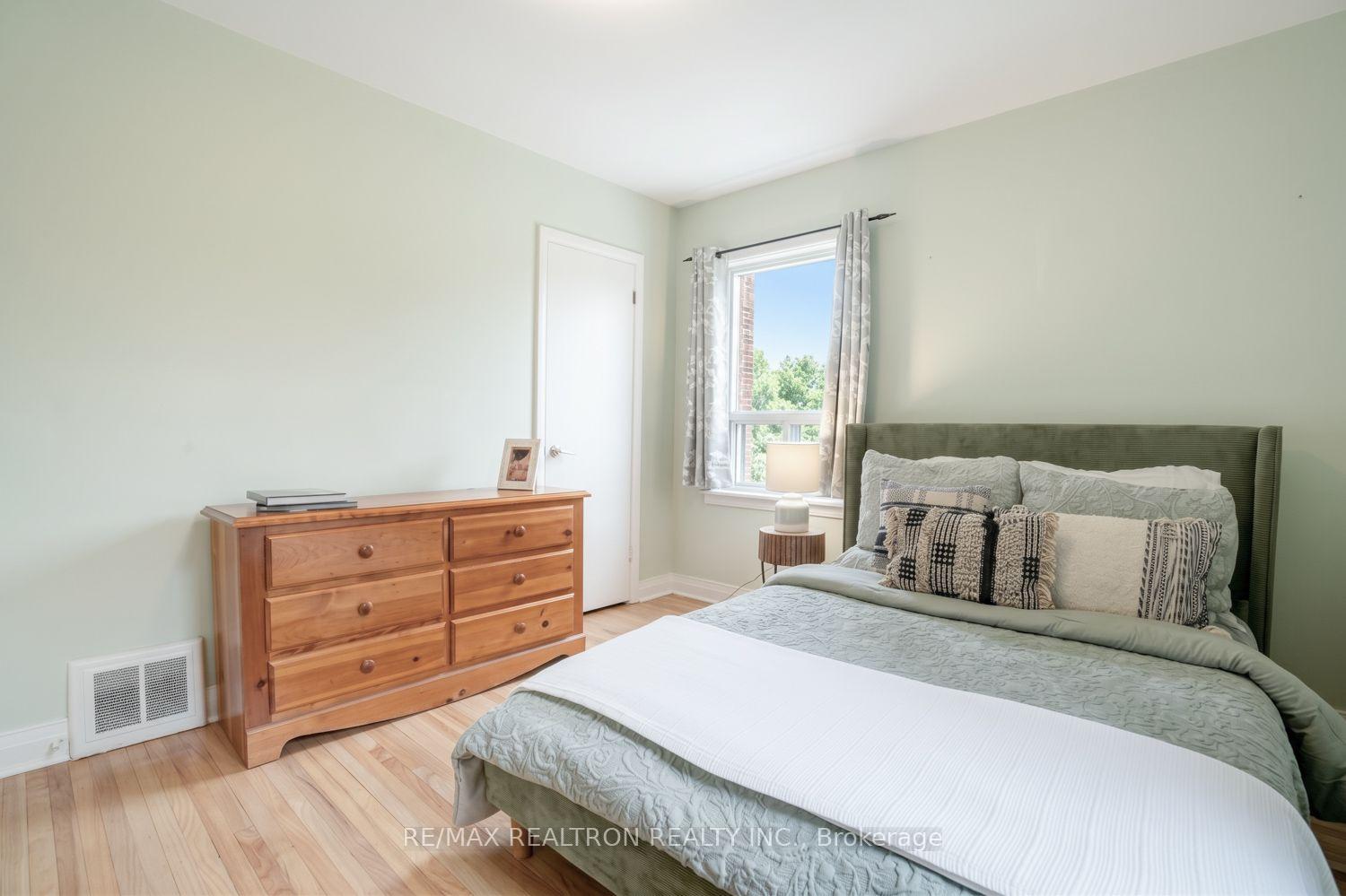 Photo 13 of 139 Tower Drive, Scarborough, Wexford-Maryvale — HOMEH