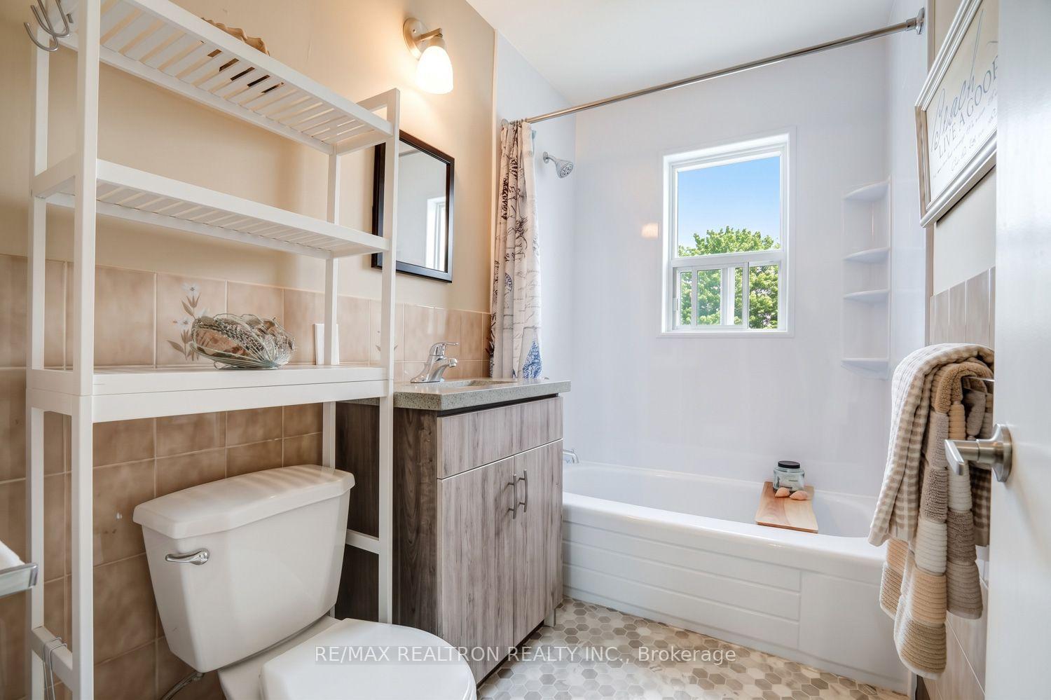 Photo 21 of 139 Tower Drive, Scarborough, Wexford-Maryvale — HOMEH