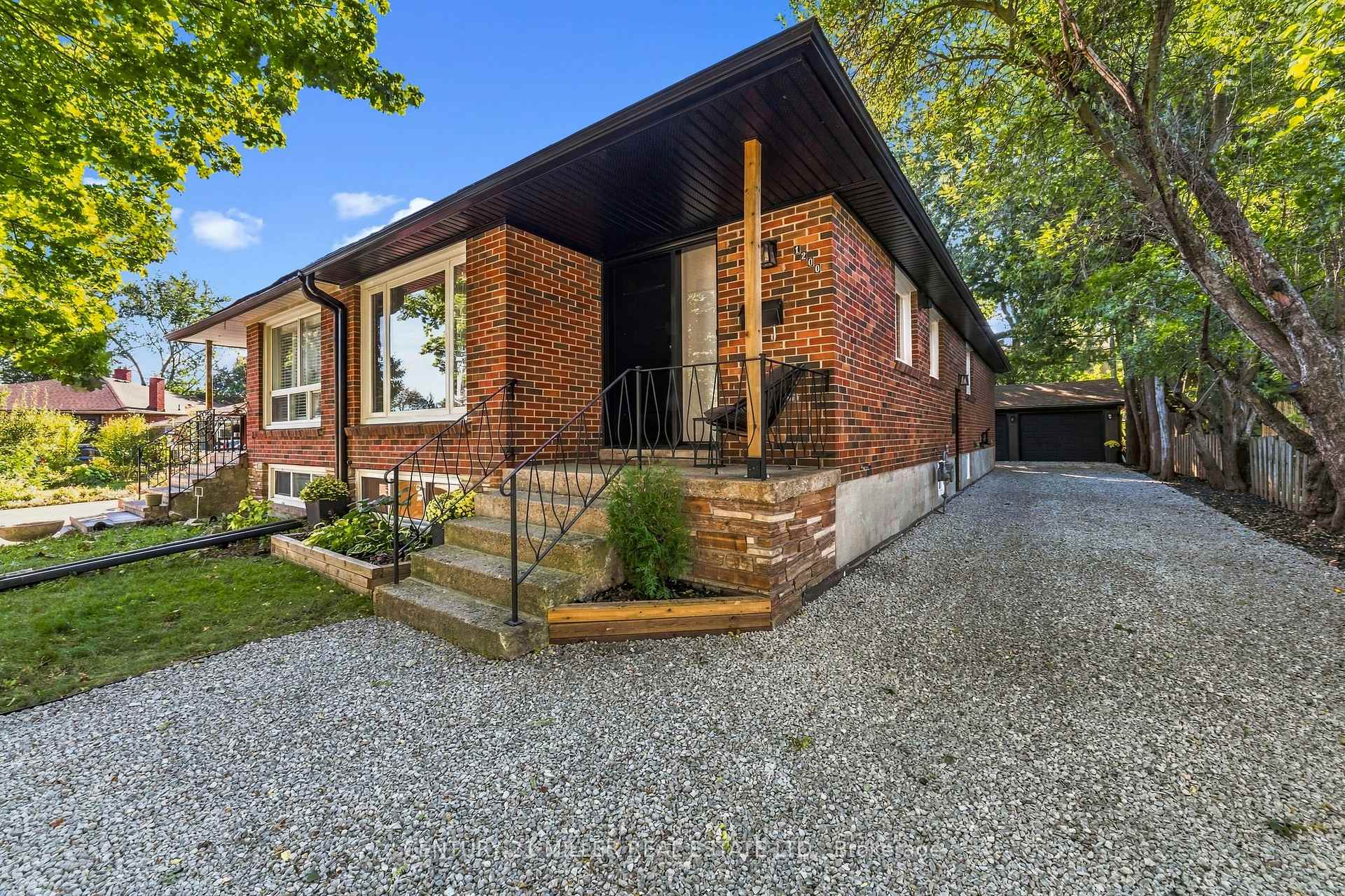 Photo 2 of 1200 Ingledene Drive, Oakville, Falgarwood — HOMEH