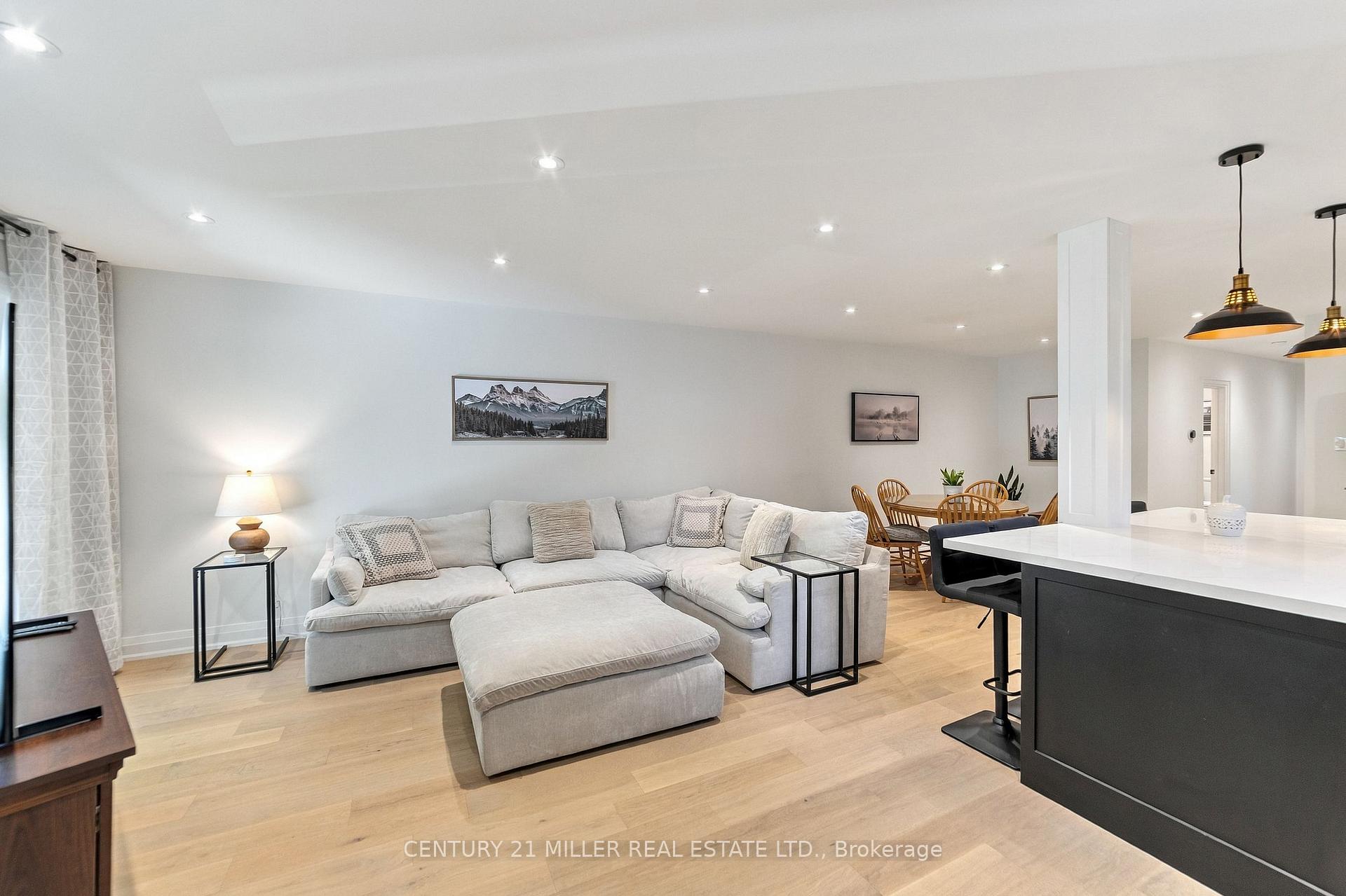 Photo 7 of 1200 Ingledene Drive, Oakville, Falgarwood — HOMEH