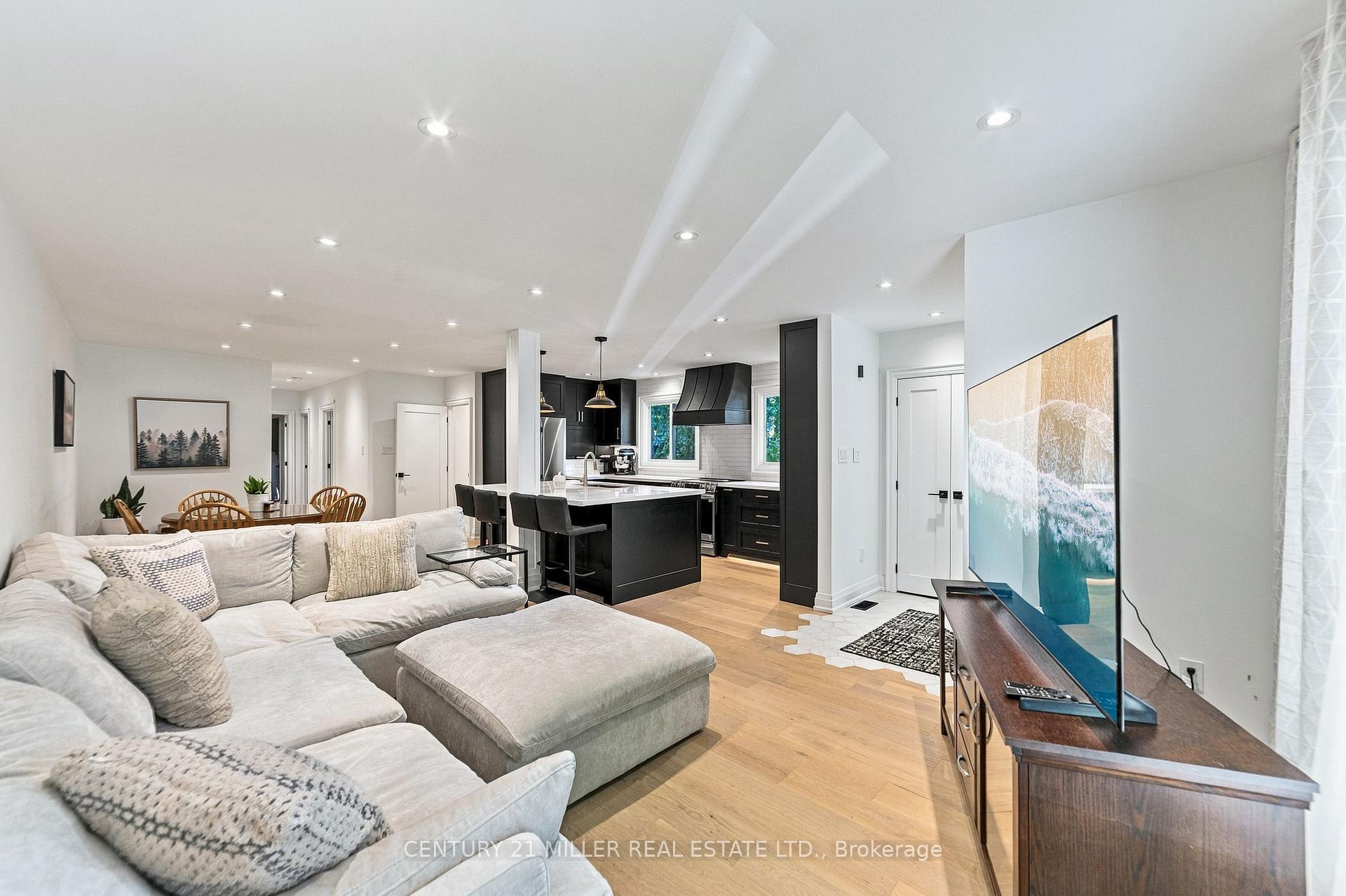 Photo 8 of 1200 Ingledene Drive, Oakville, Falgarwood — HOMEH