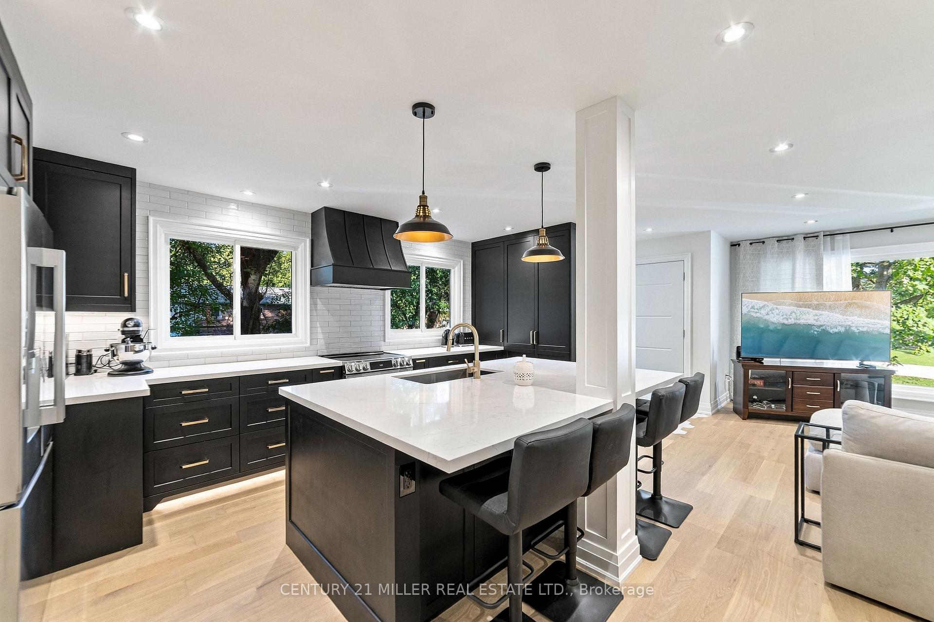 Photo 10 of 1200 Ingledene Drive, Oakville, Falgarwood — HOMEH