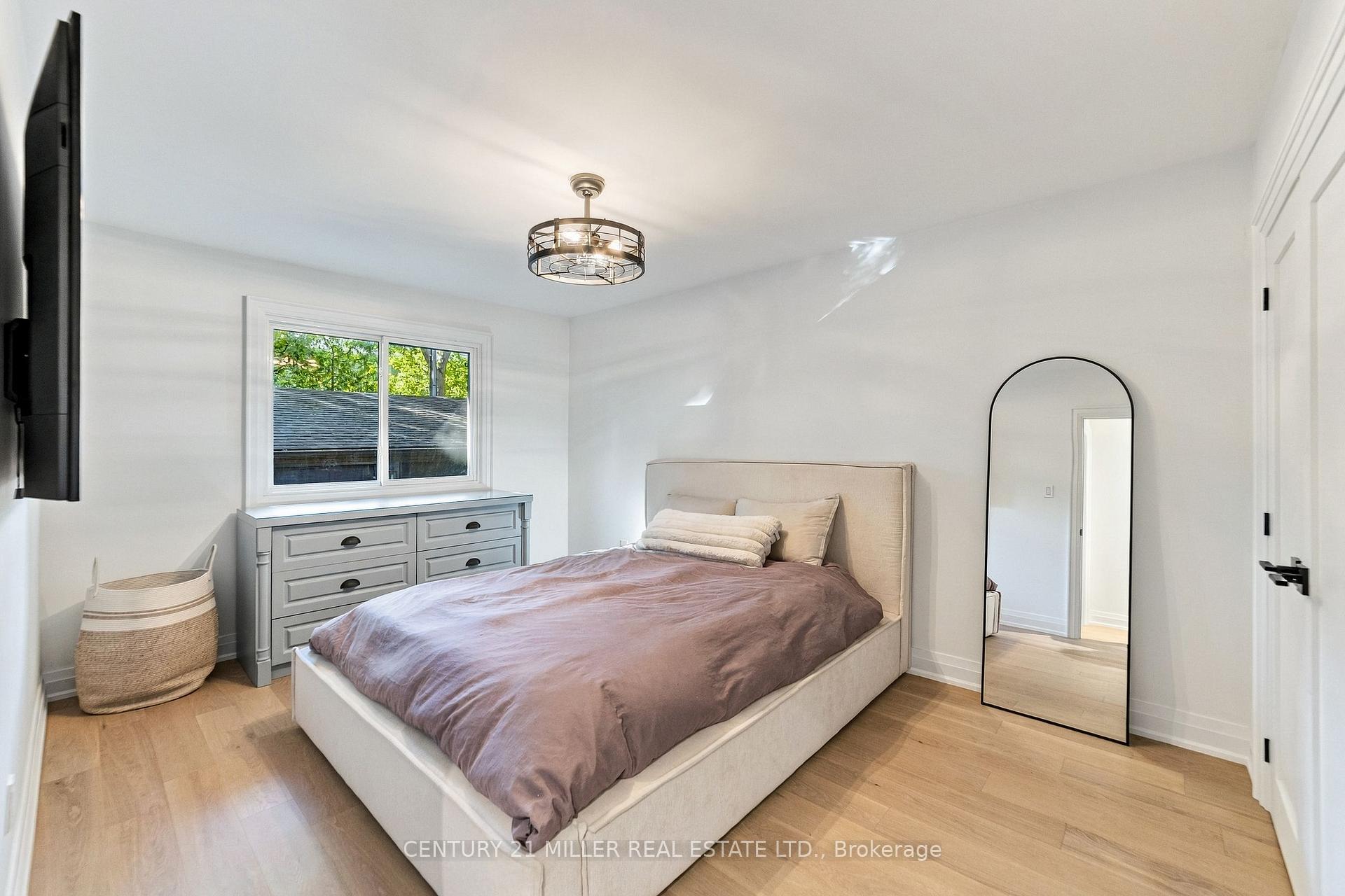 Photo 18 of 1200 Ingledene Drive, Oakville, Falgarwood — HOMEH