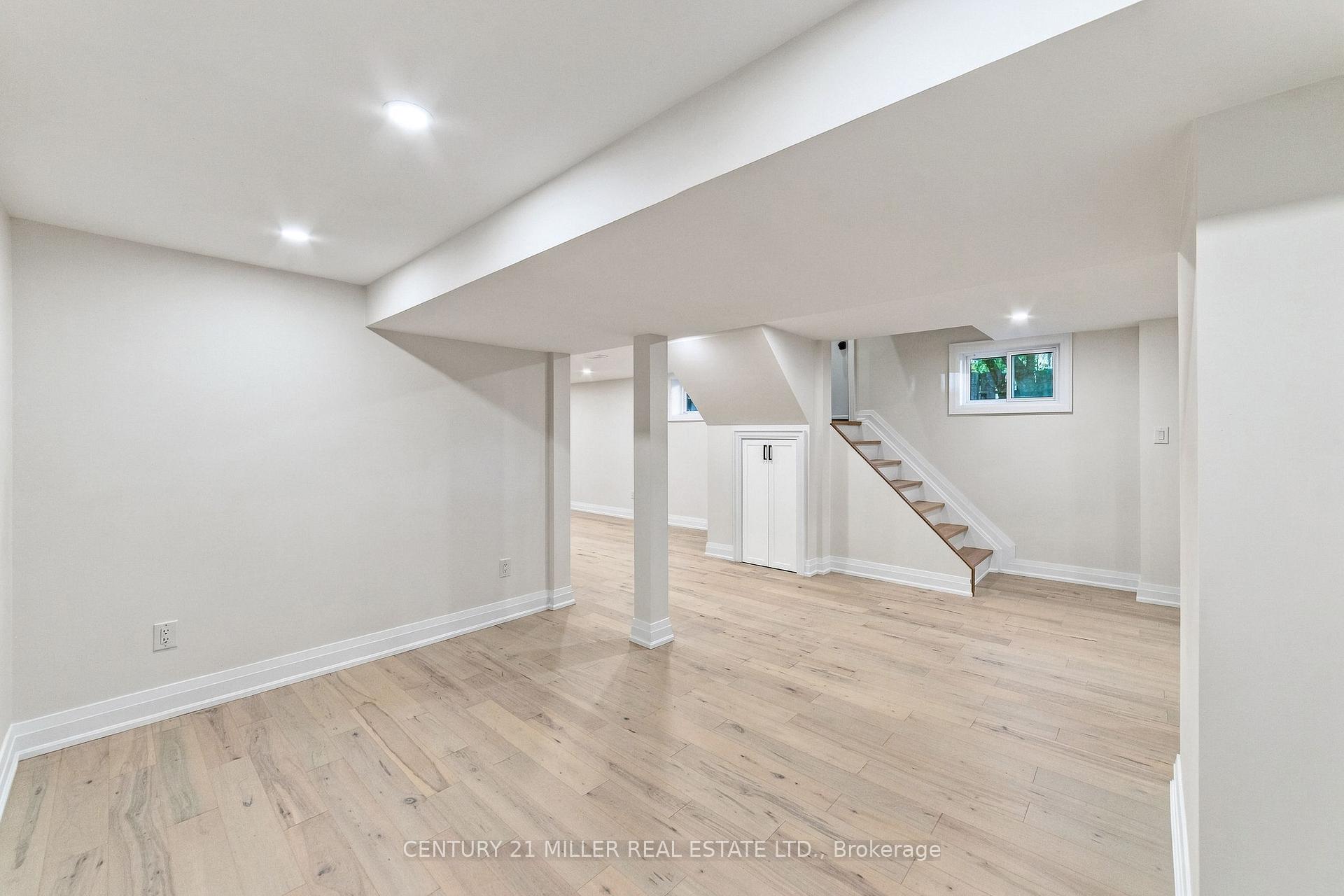 Photo 24 of 1200 Ingledene Drive, Oakville, Falgarwood — HOMEH
