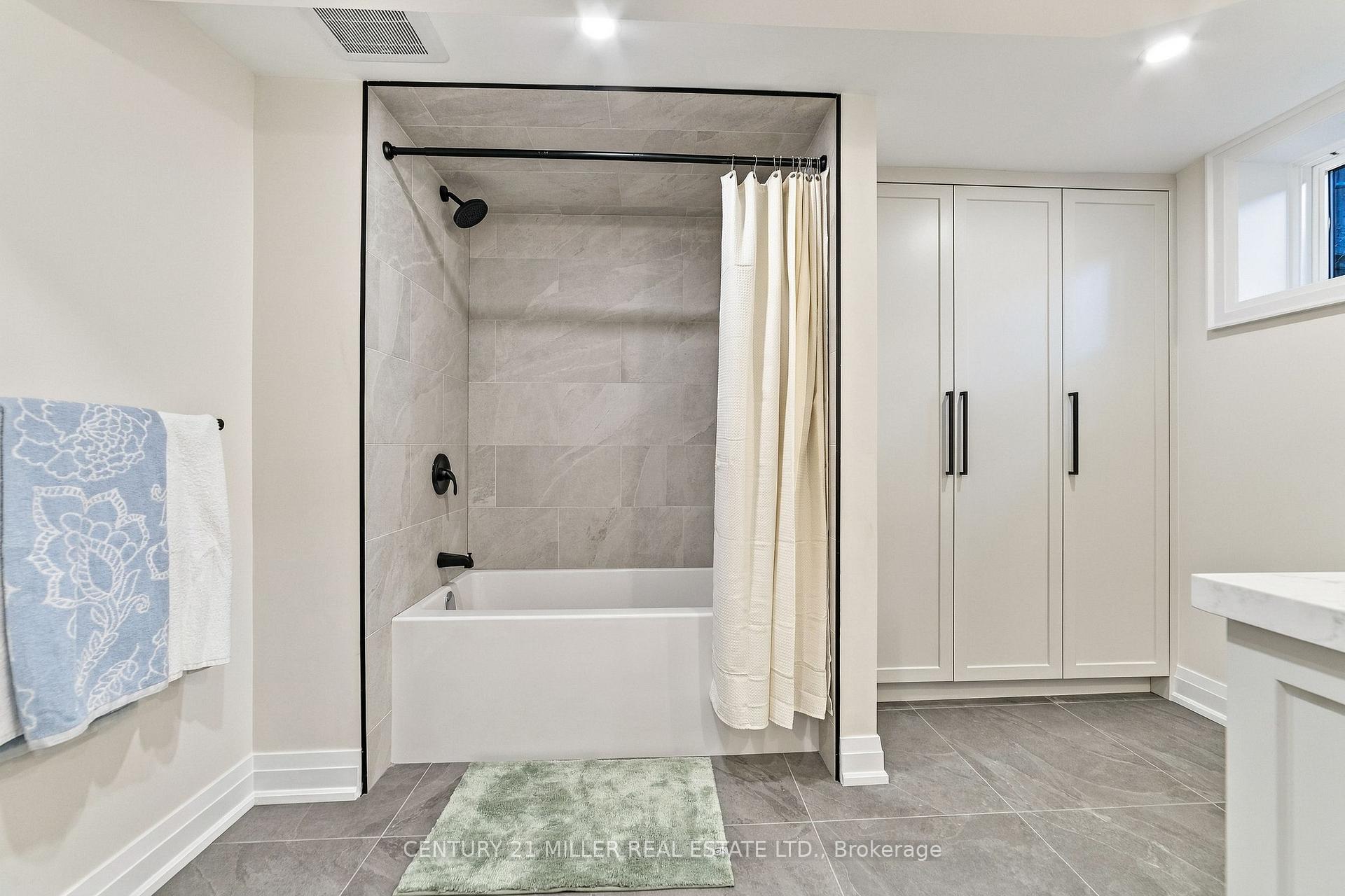 Photo 33 of 1200 Ingledene Drive, Oakville, Falgarwood — HOMEH