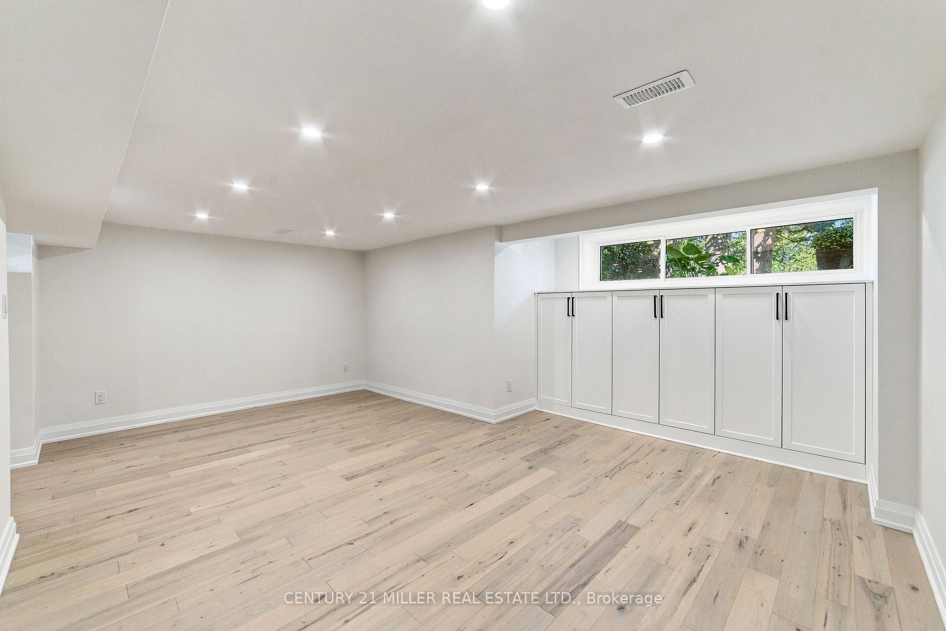 Photo 37 of 1200 Ingledene Drive, Oakville, Falgarwood — HOMEH