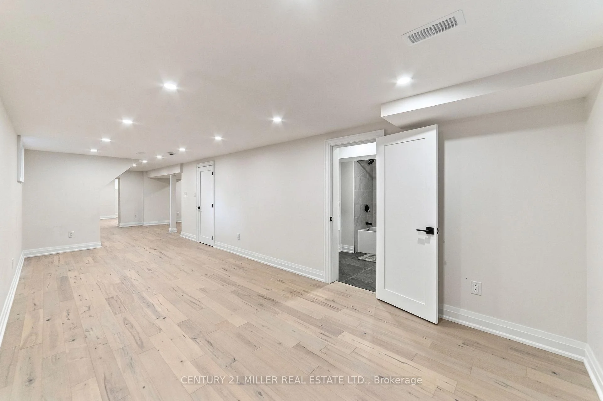 Photo 51 of 1200 Ingledene Drive, Oakville, Falgarwood — HOMEH