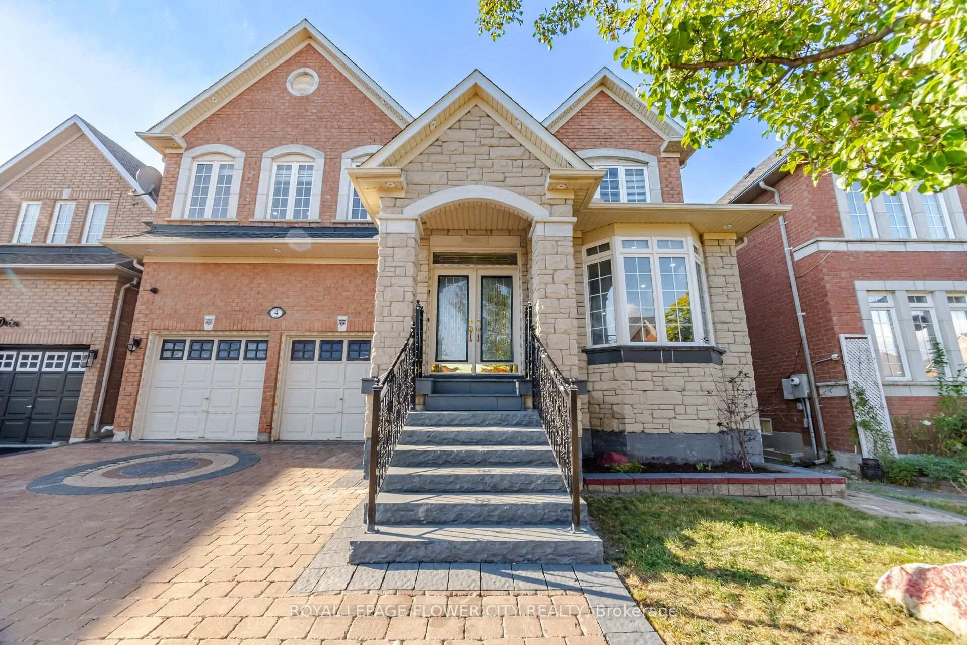 Photo 3 of 4 Castle Mountain Drive, Brampton, Sandringham-Wellington — HOMEH