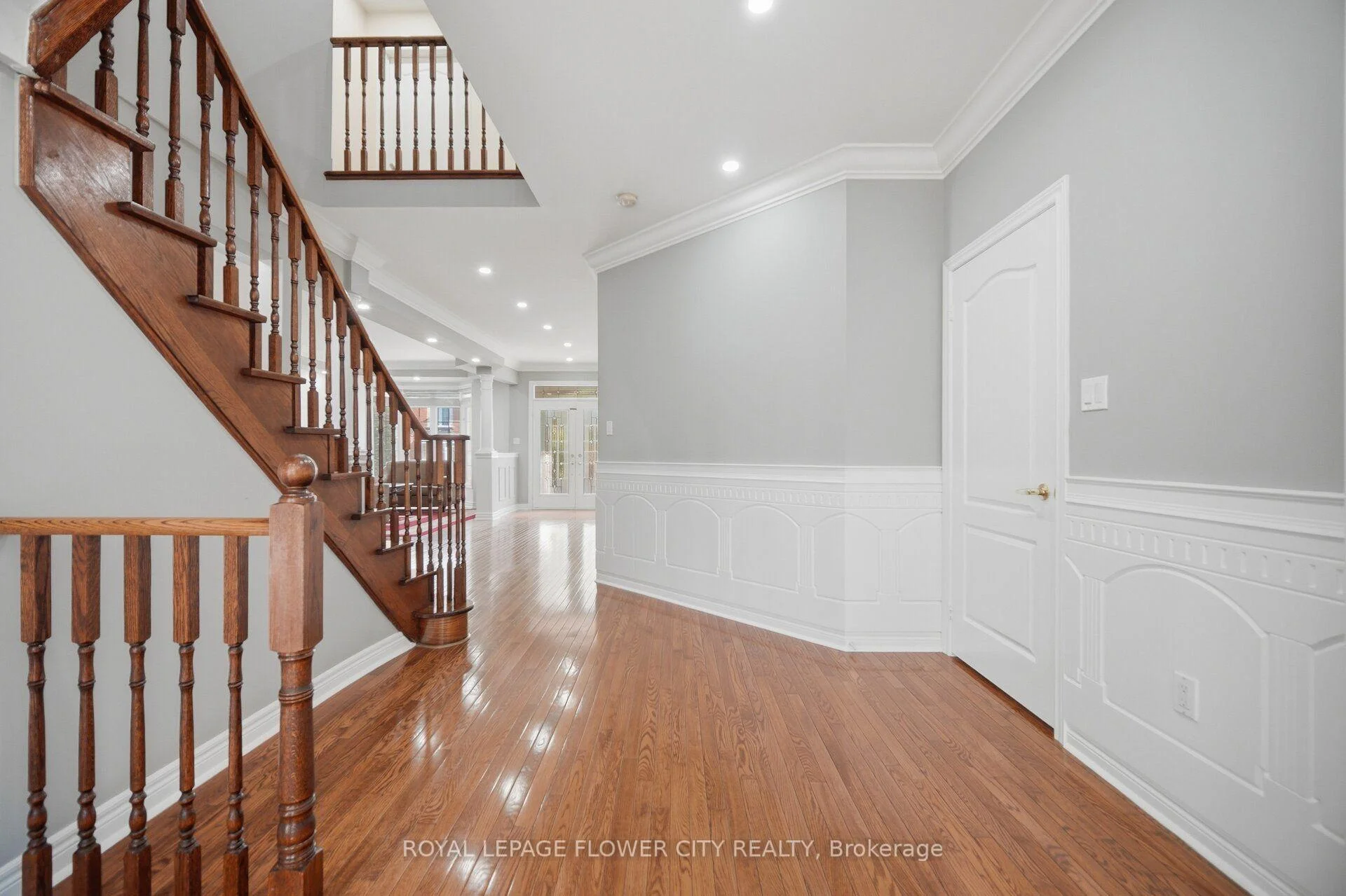 Photo 10 of 4 Castle Mountain Drive, Brampton, Sandringham-Wellington — HOMEH
