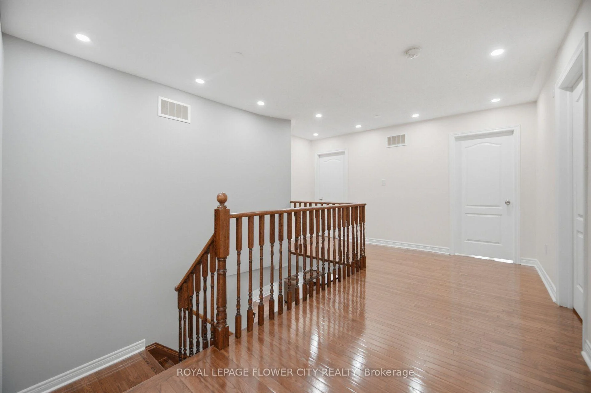 Photo 23 of 4 Castle Mountain Drive, Brampton, Sandringham-Wellington — HOMEH