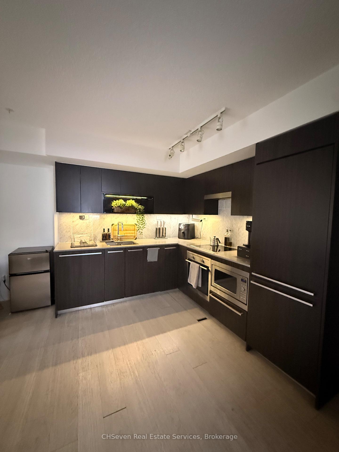 Photo 2 of Unit 907, 70 Queens Wharf Road, Toronto, Waterfront Communities — HOMEH