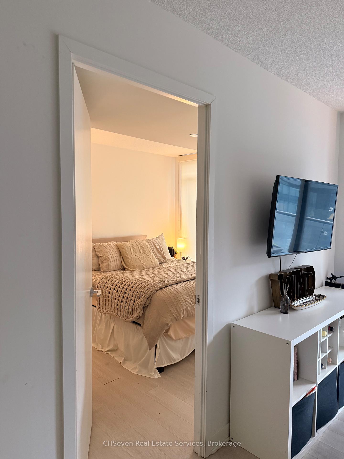 Photo 8 of Unit 907, 70 Queens Wharf Road, Toronto, Waterfront Communities — HOMEH