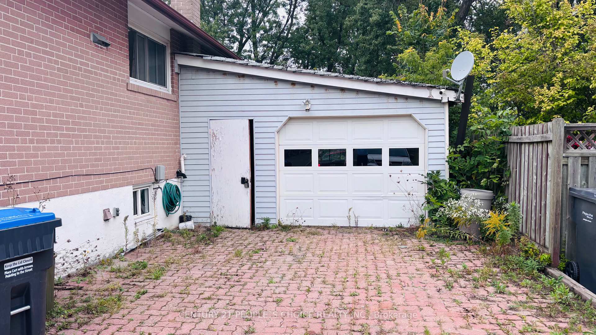 Photo 2 of 2555 Chalkwell Close, Mississauga, Clarkson — HOMEH