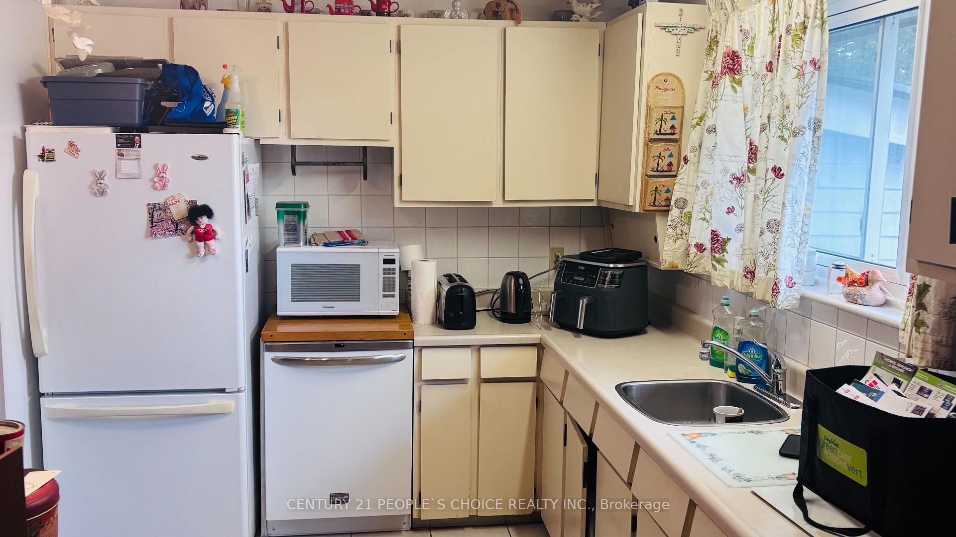 Photo 4 of 2555 Chalkwell Close, Mississauga, Clarkson — HOMEH