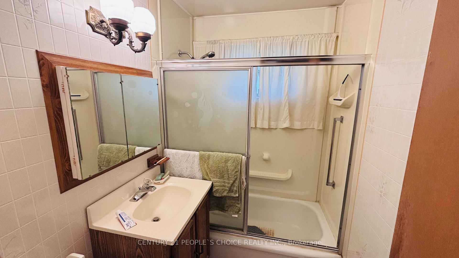 Photo 10 of 2555 Chalkwell Close, Mississauga, Clarkson — HOMEH
