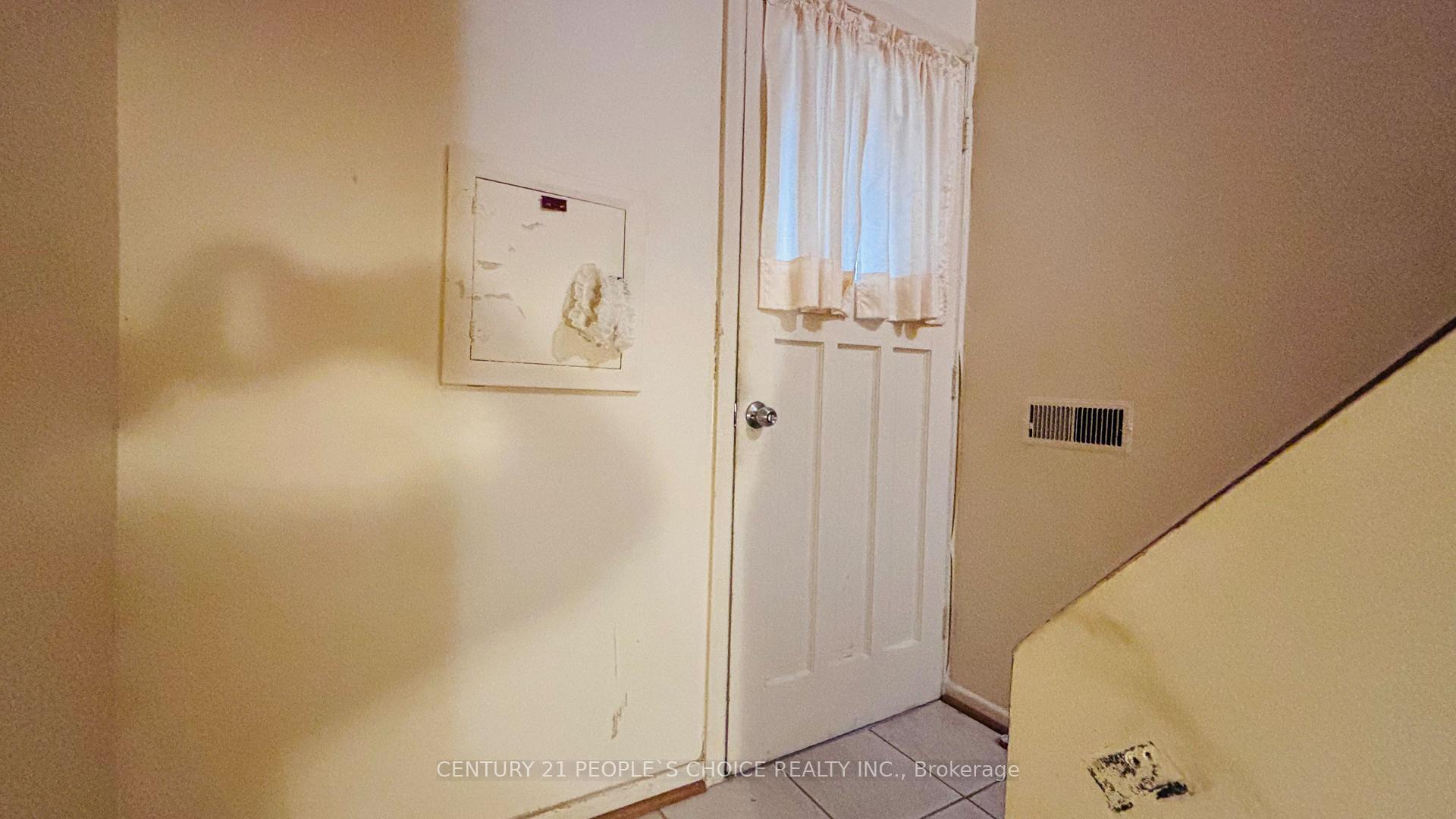 Photo 13 of 2555 Chalkwell Close, Mississauga, Clarkson — HOMEH
