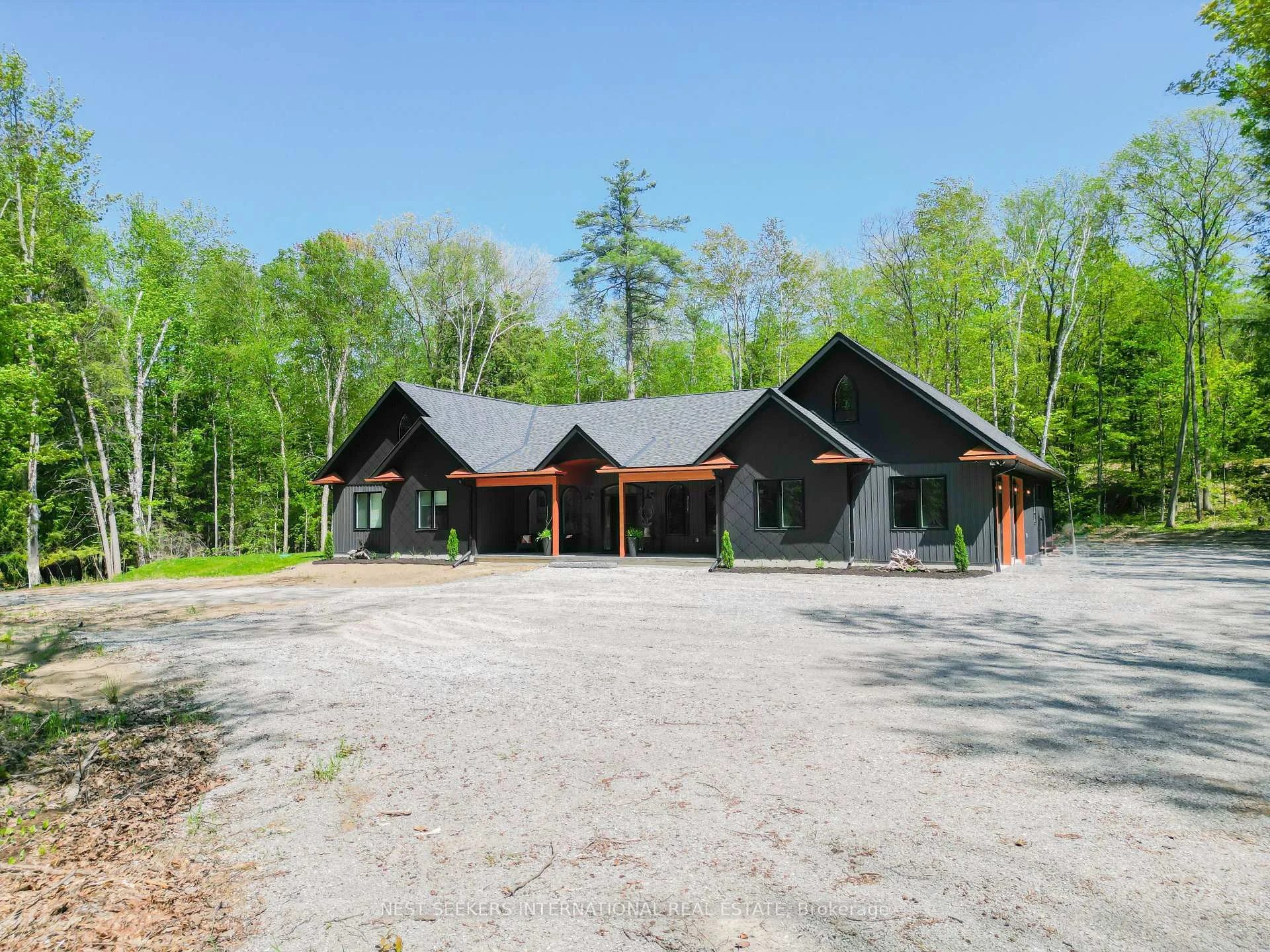 Photo 2 of 1017 Davis Drive, Gravenhurst, Morrison — HOMEH