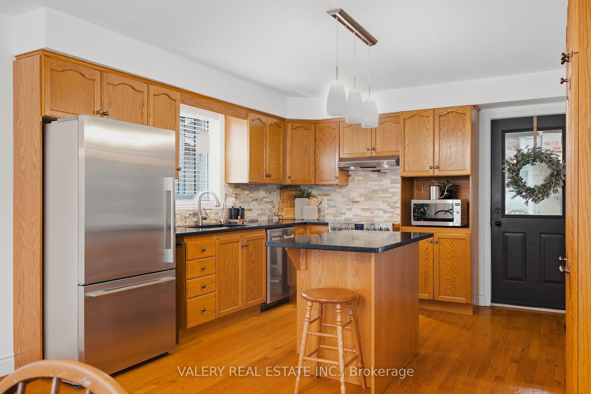 Photo 7 of 211 Eastforest Trail, Kitchener, Highland West — HOMEH