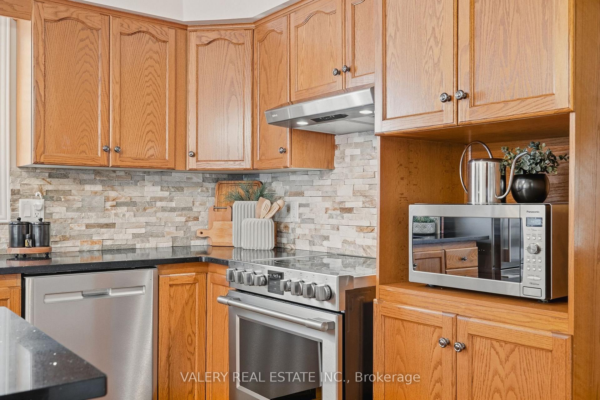 Photo 8 of 211 Eastforest Trail, Kitchener, Highland West — HOMEH