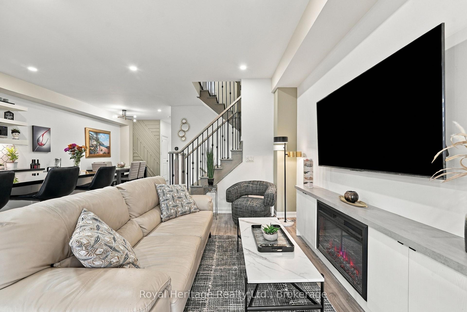 Photo 11 of 66 Longshore Way, Whitby, Port Whitby — HOMEH