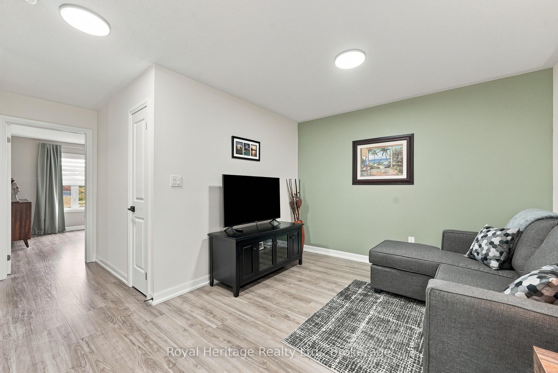 Photo 19 of 66 Longshore Way, Whitby, Port Whitby — HOMEH