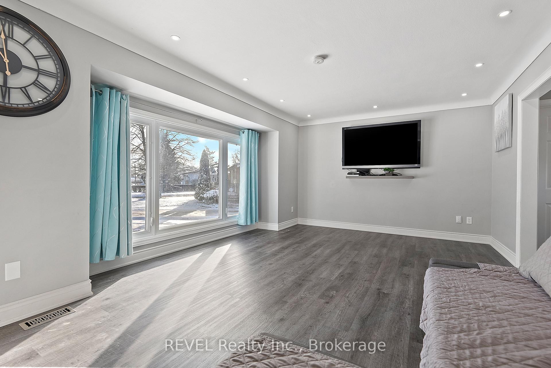 Photo 5 of Unit Upper Unit, 8327 Parkway Drive, Niagara Falls, Chippawa — HOMEH